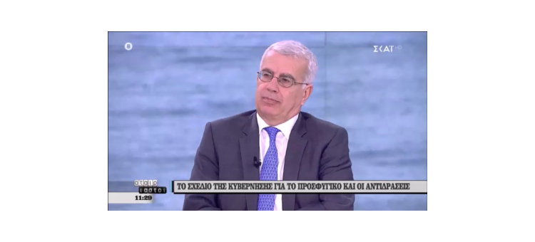 Προτείνω δίπλα στο όνομα ΣΥΡΙΖΑ να μπει και η φράση «Με τη ματιά στο παρελθόν». Στους «Αταίριαστους» συζητάμε για το σχέδιο της κυβέρνησης για το προσφυγικό και τις εξελίξεις εντός του ΣΥΡΙΖΑ, με τον Γιάννη Ντσούνο και τον Χρήστο Κούτρα, στο ΣΚΑΪ.